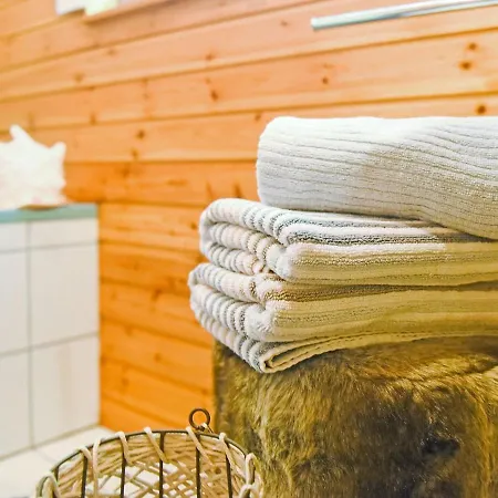Cozy Chalet In Molln With Garden בקתה